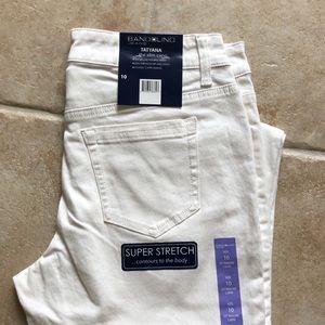 NWT Bandolino White Slim Capri